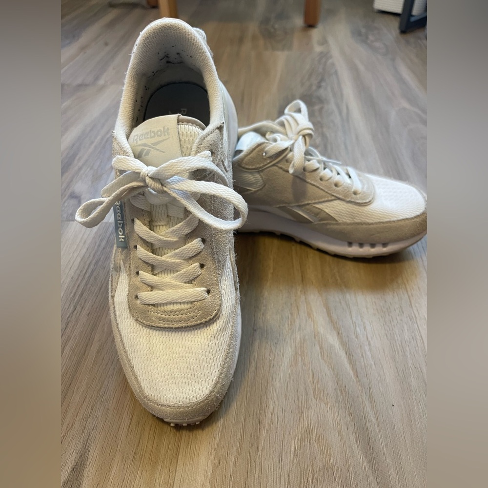 Reebok Womens Classic Legacy Galaxy 16 White Running Shoes Size 7.5/EU 38
